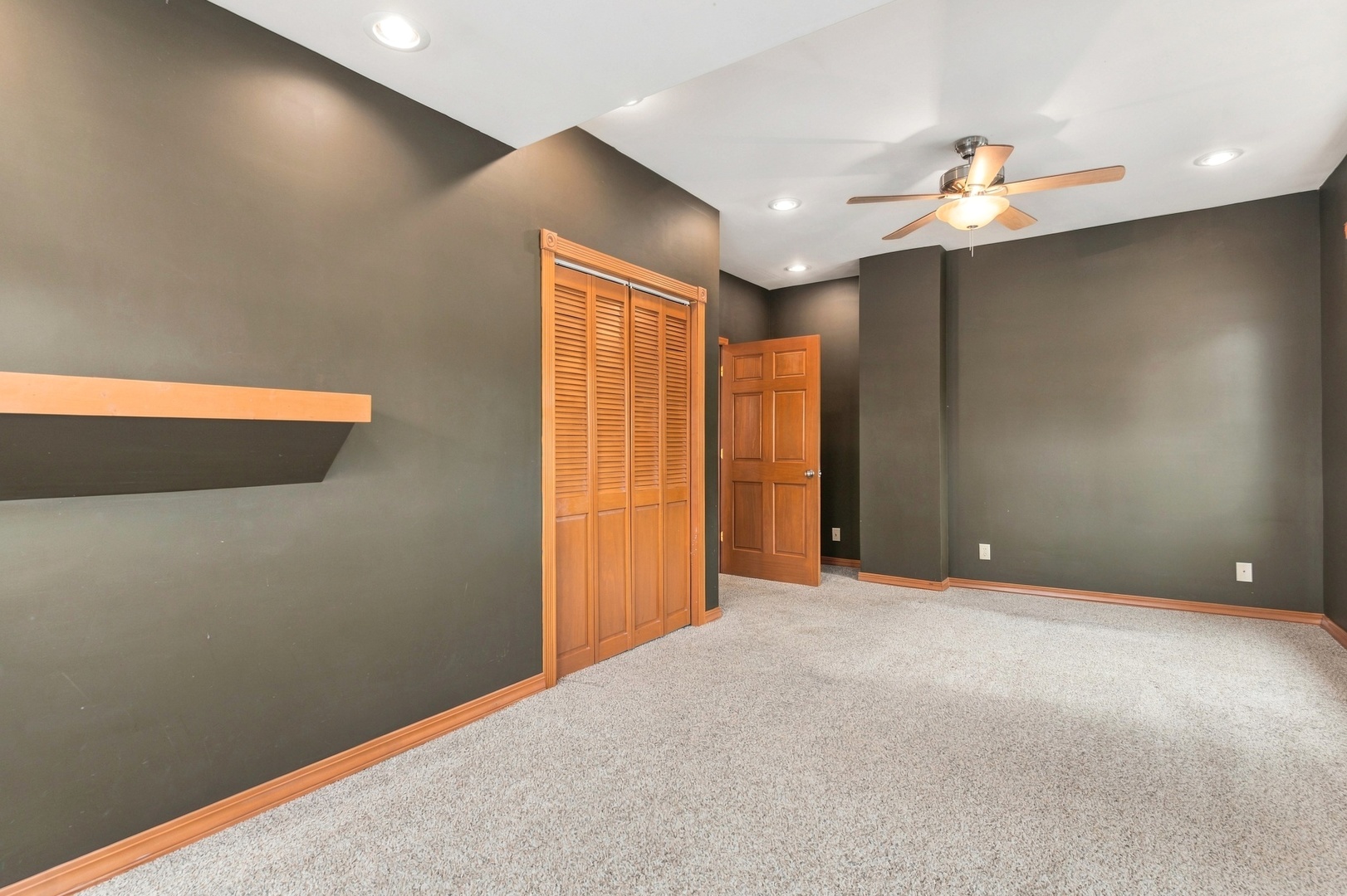 252 E 2nd Street Property Photo 11