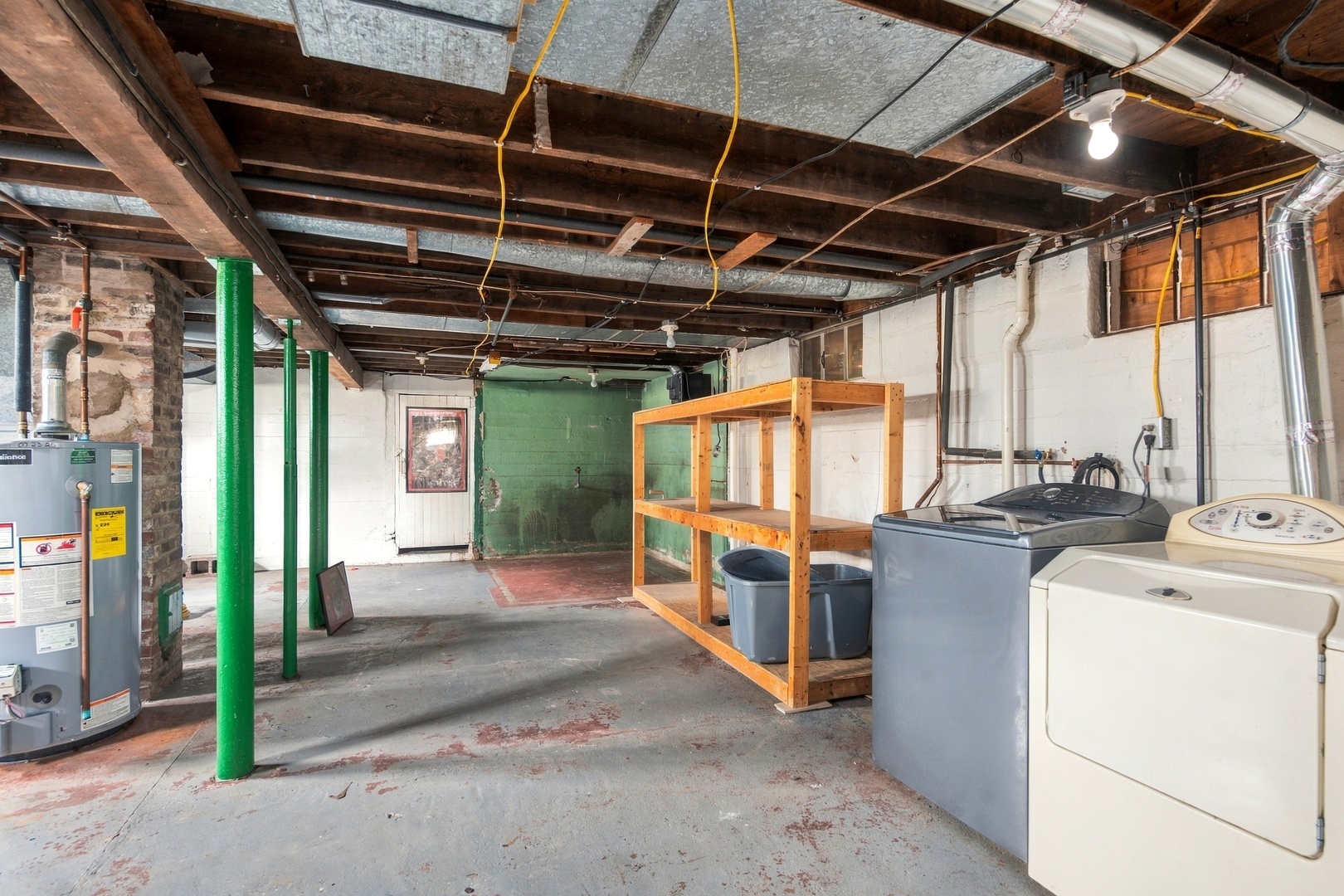 252 E 2nd Street Property Photo 14
