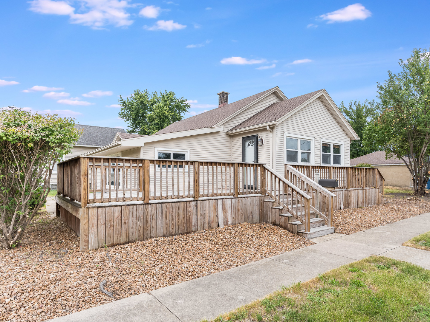 252 E 2nd Street Property Photo 15