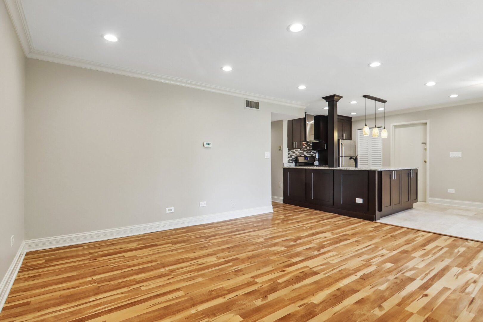 101 E Janata Boulevard 3b Property Photo 3
