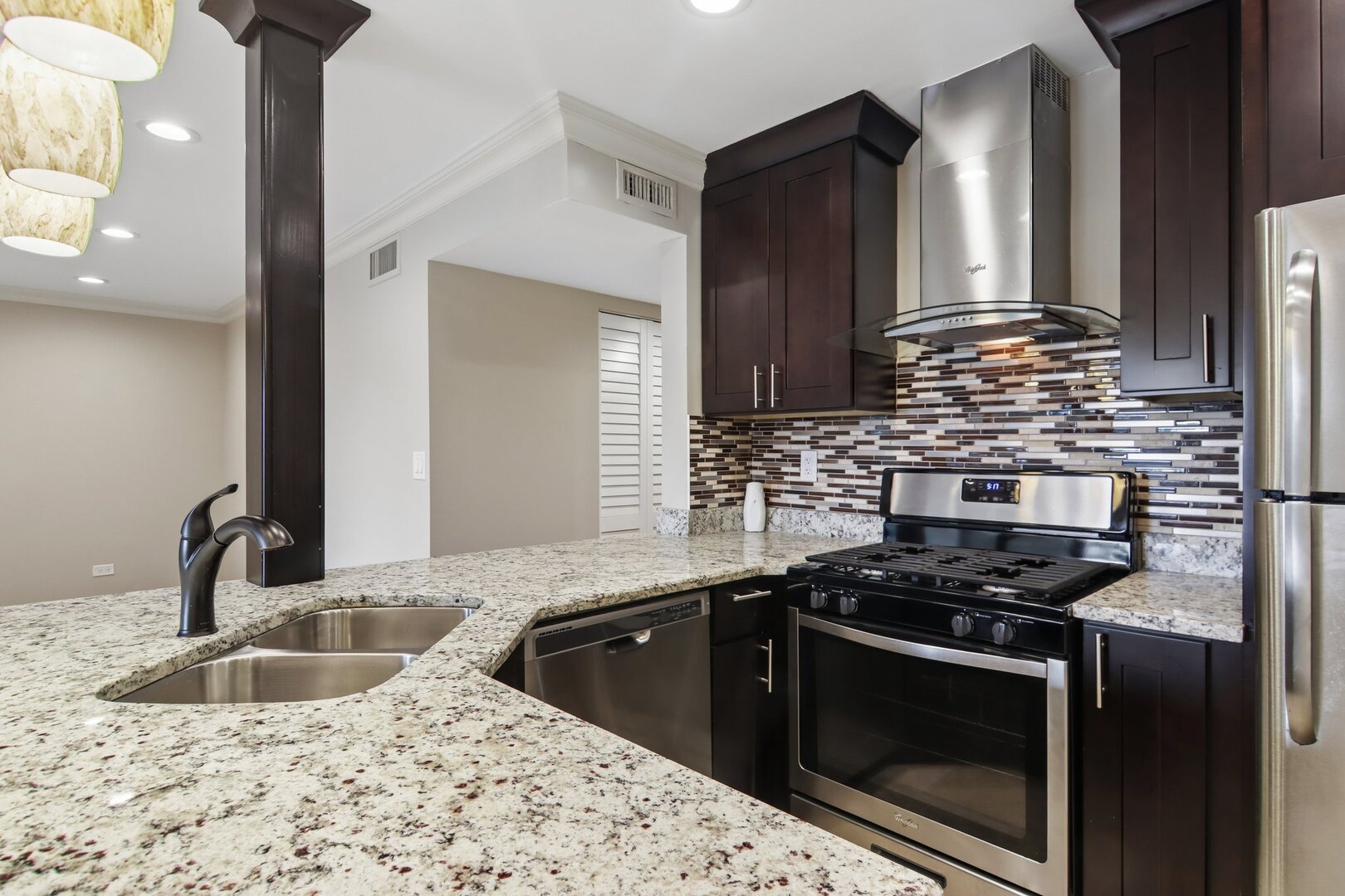 101 E Janata Boulevard 3b Property Photo 8