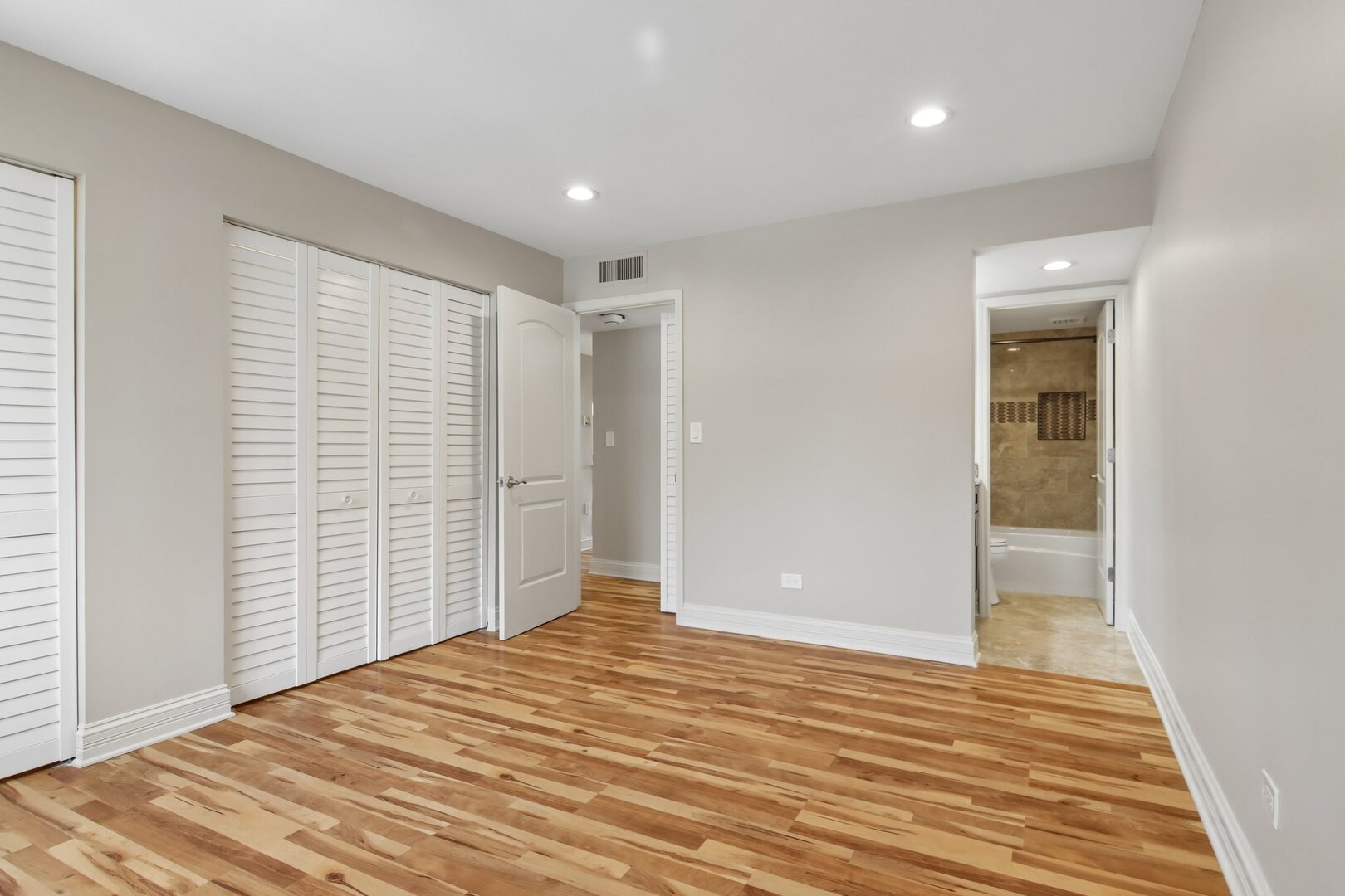 101 E Janata Boulevard 3b Property Photo 10