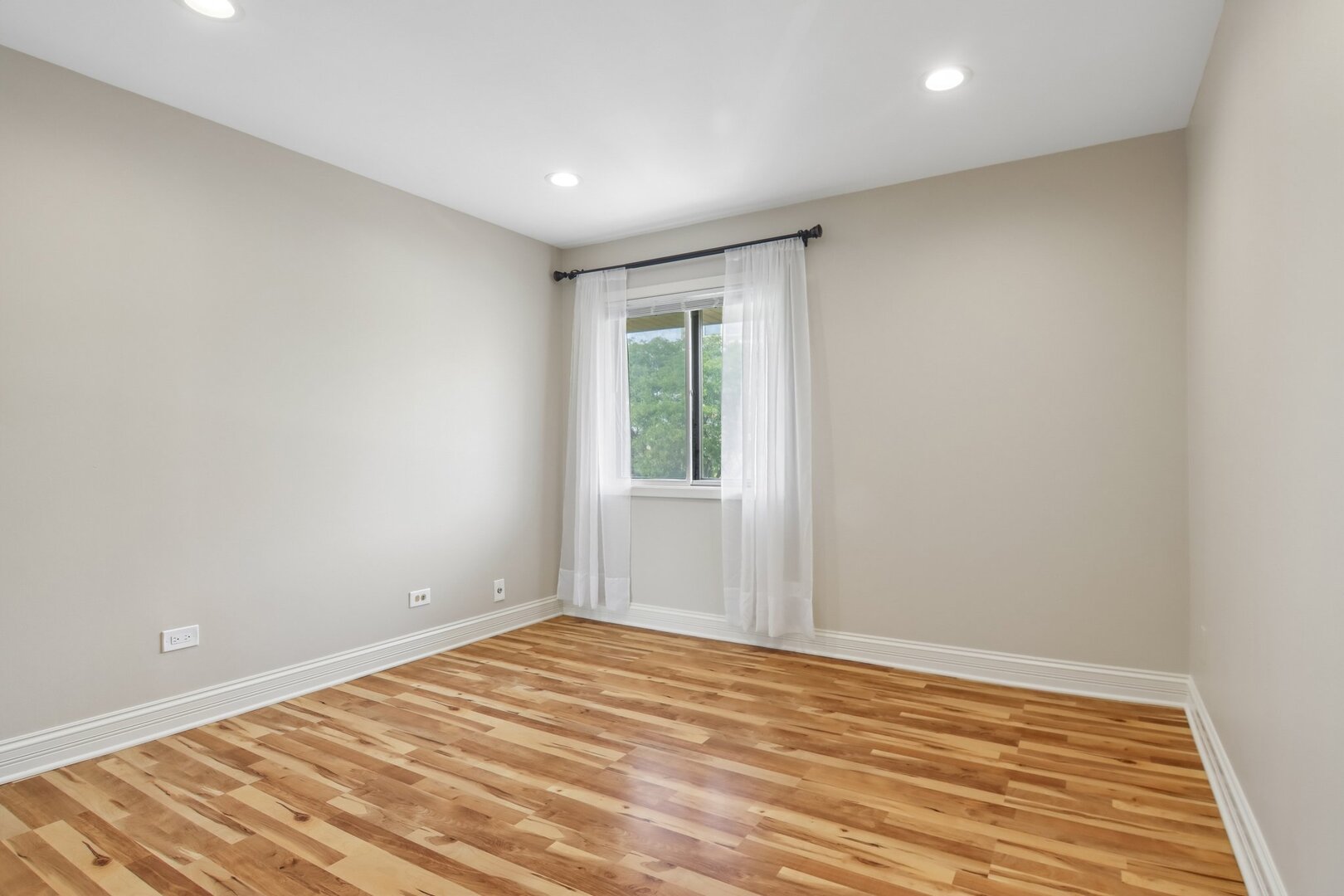 101 E Janata Boulevard 3b Property Photo 12