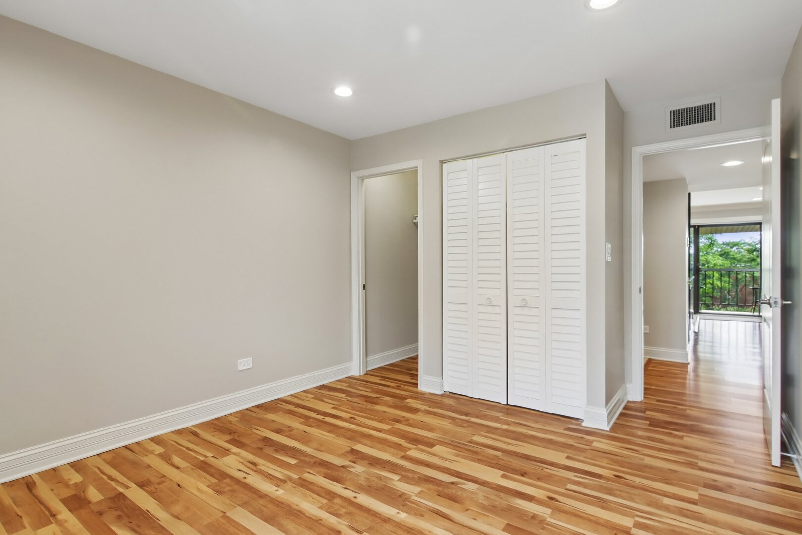 101 E Janata Boulevard 3b Property Photo 13
