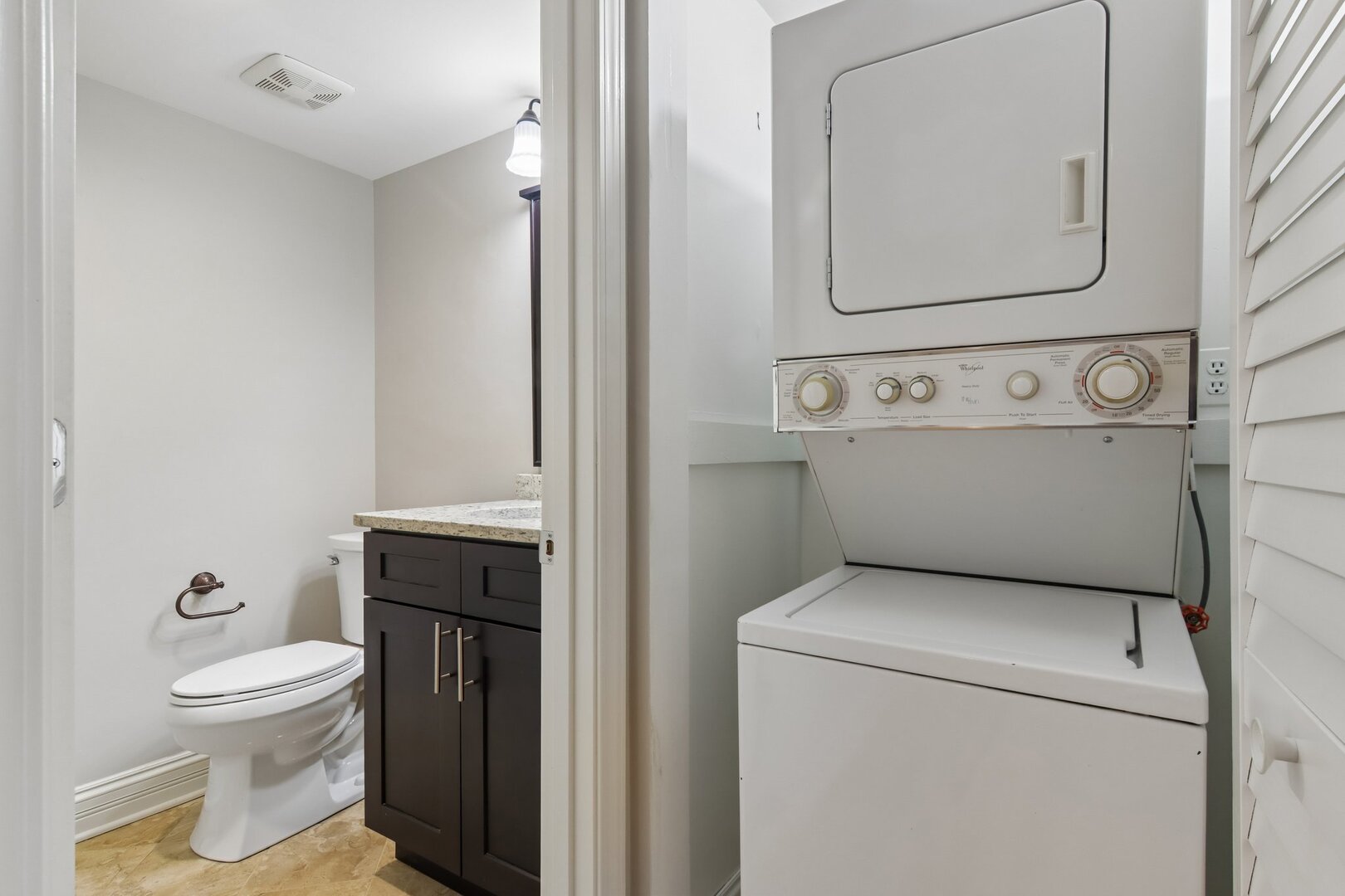 101 E Janata Boulevard 3b Property Photo 15