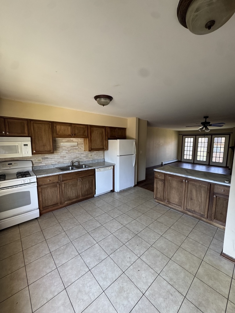 2328 Century Point Lane D Property Photo 4