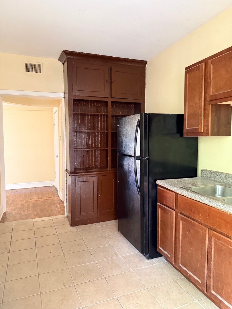 5703 S Emerald Avenue 2 Property Photo 12
