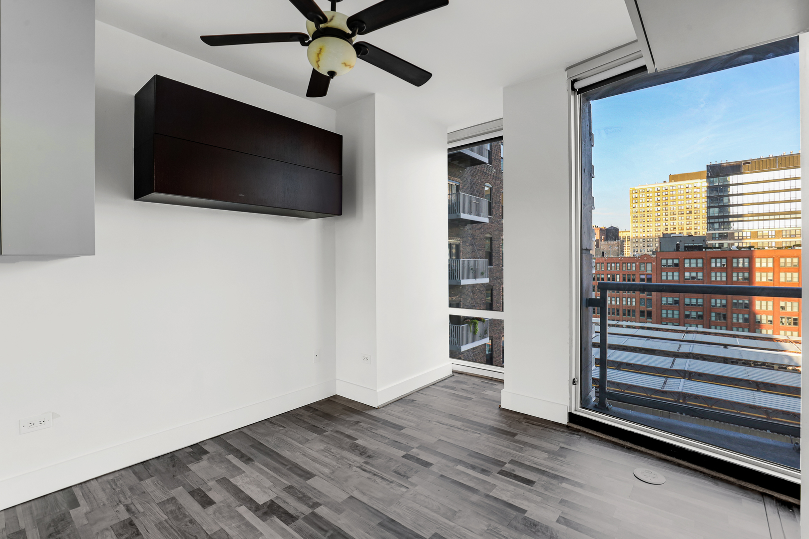 611 S Wells Street 908 Property Photo 13