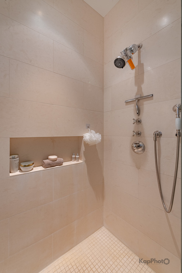 118 E Erie Street 18d Property Photo 44