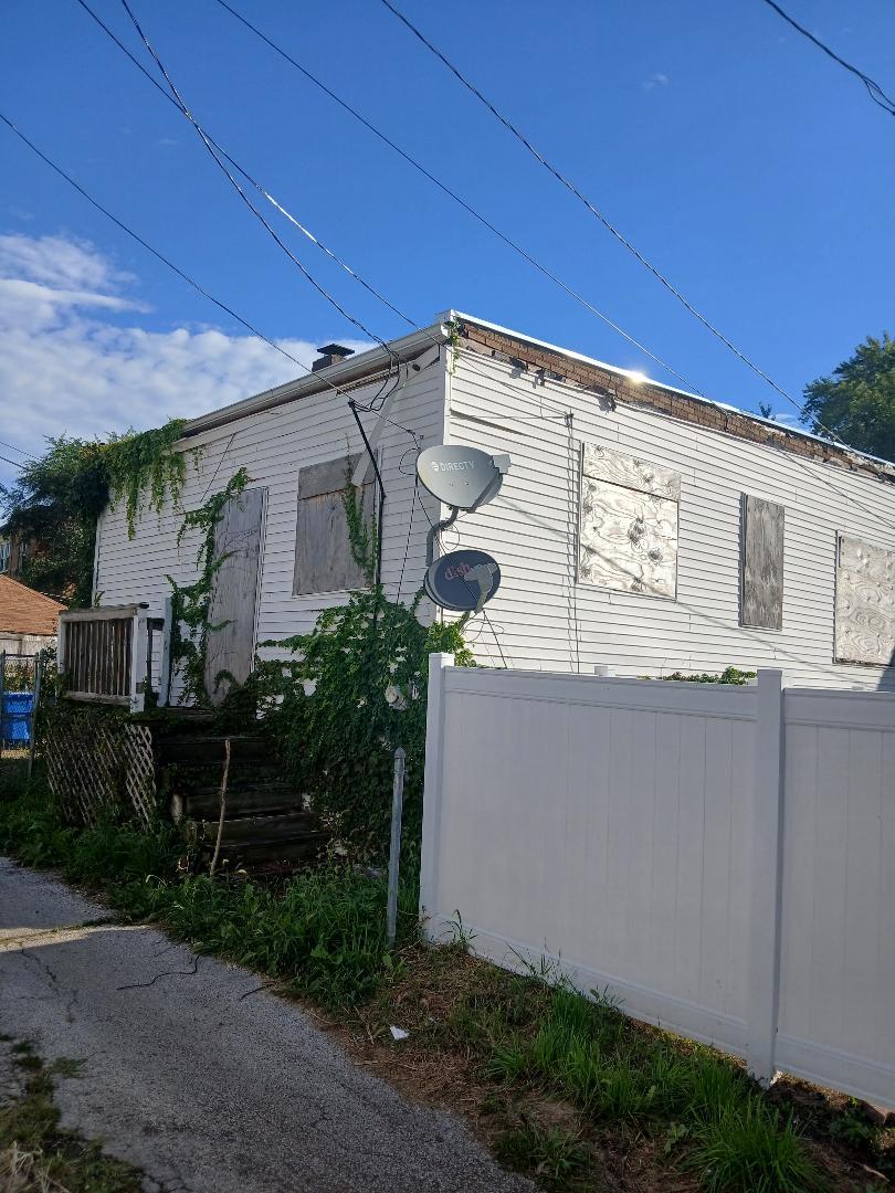 7744 S Drexel Avenue Property Photo 2