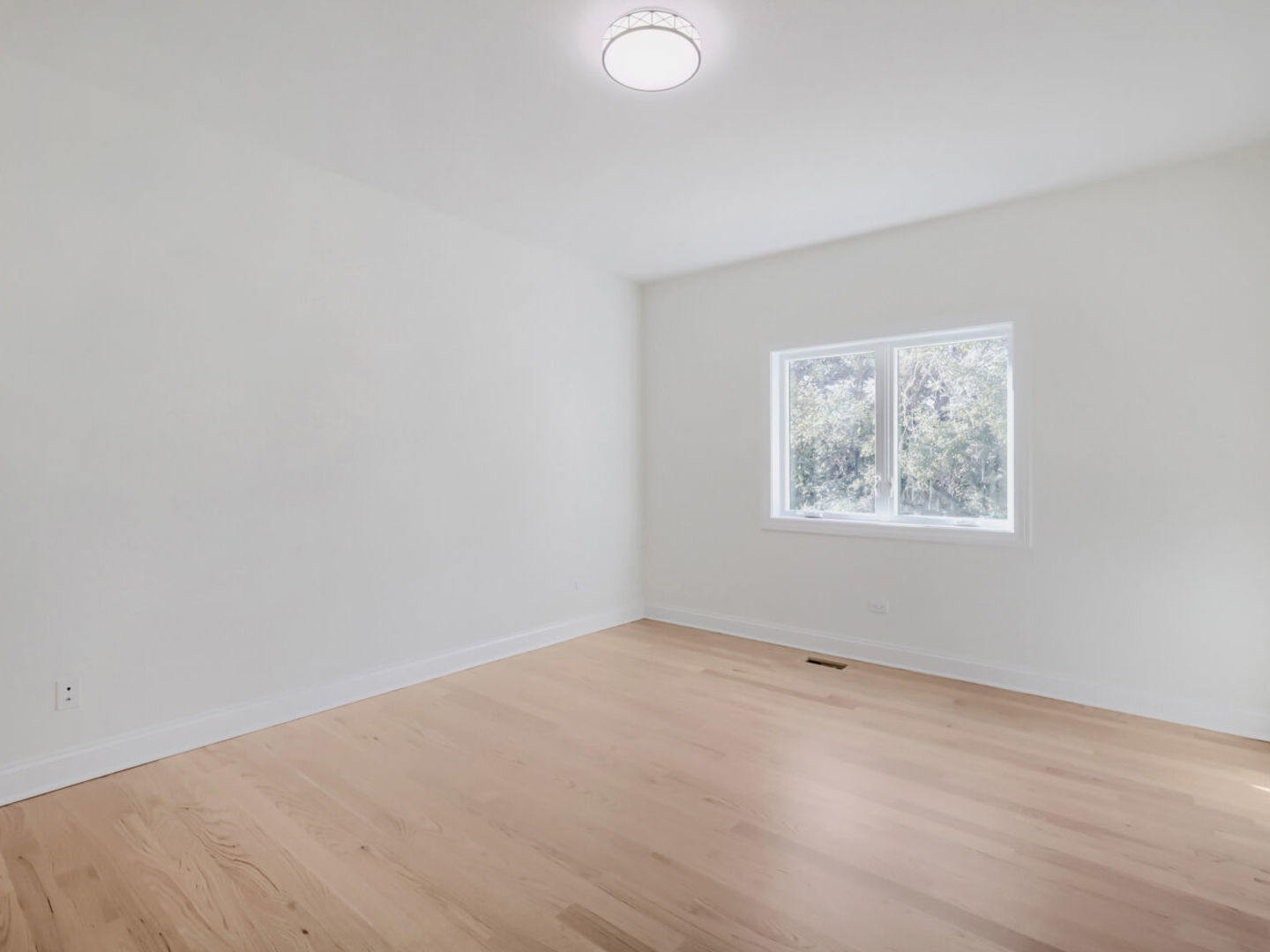 22660 Frontier Court Property Photo 5