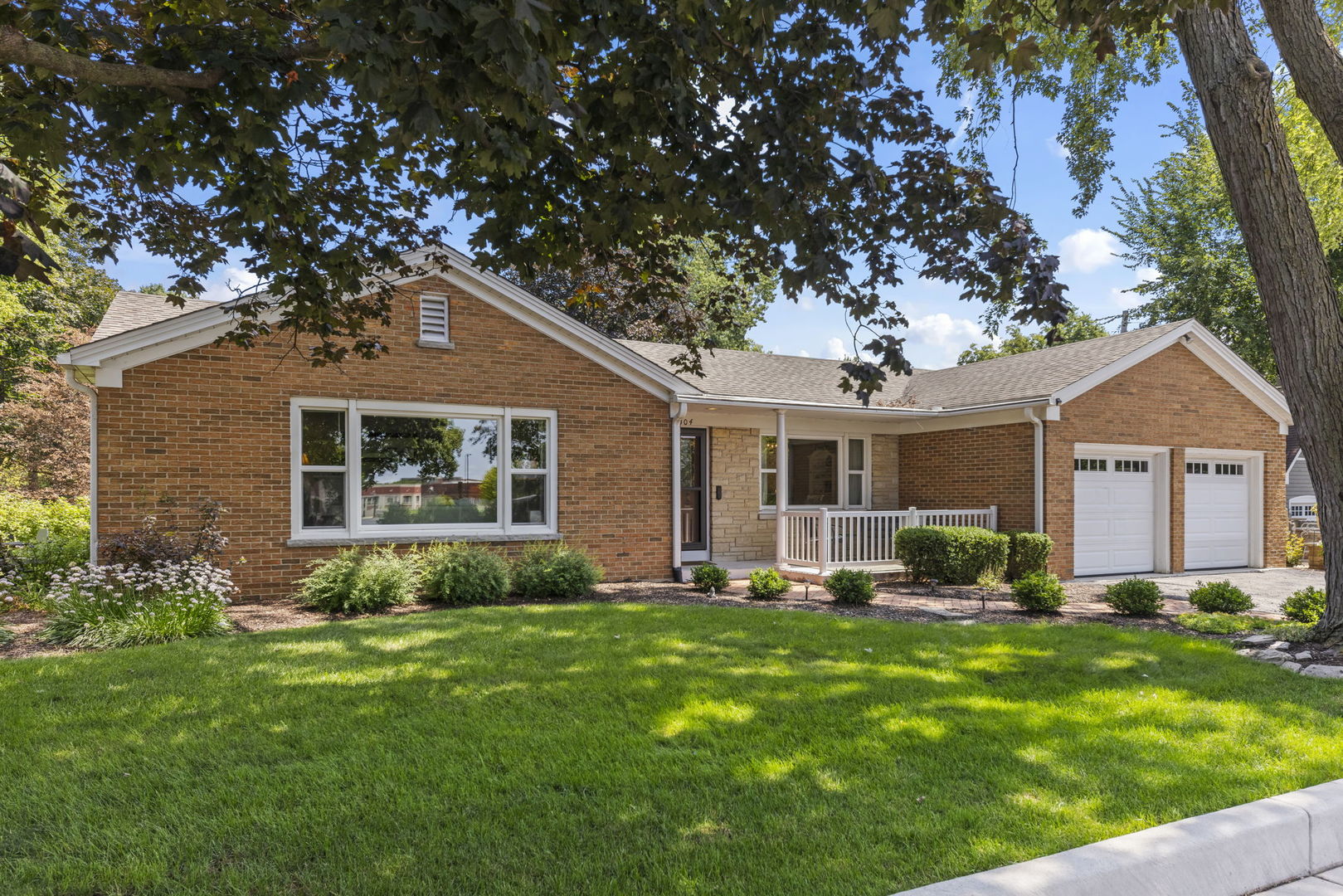 304 S Loomis Street Property Photo 1