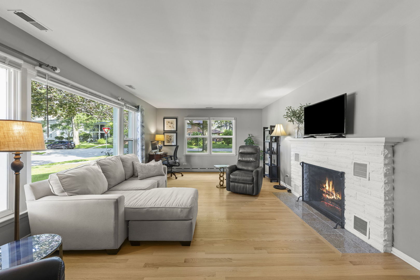 304 S Loomis Street Property Photo 2