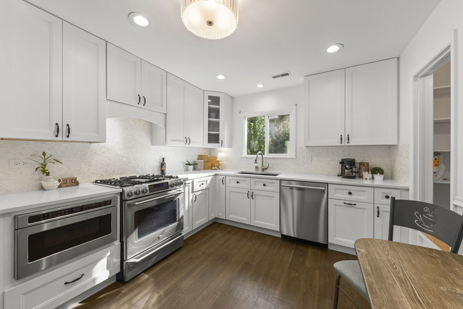 304 S Loomis Street Property Photo 3