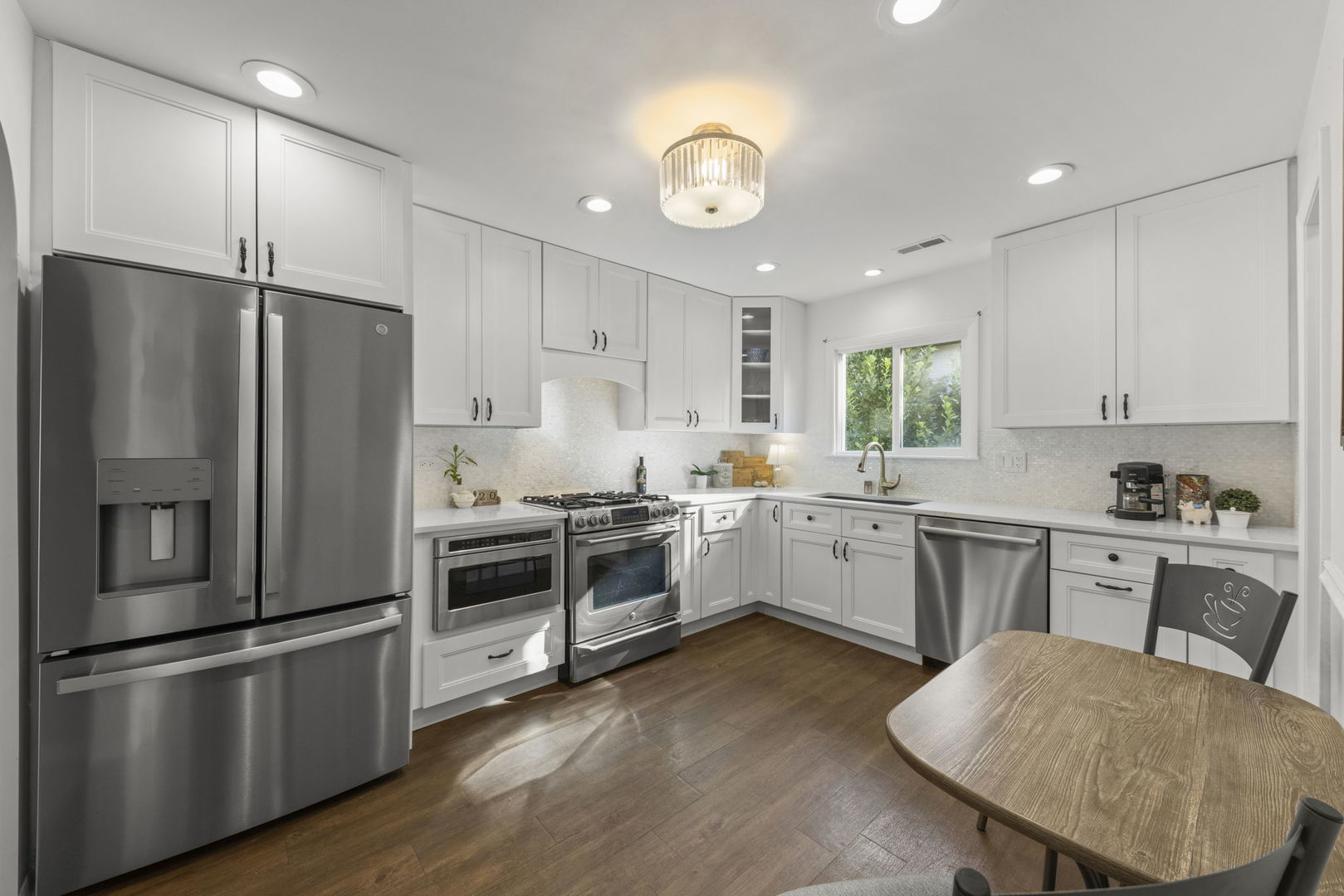 304 S Loomis Street Property Photo 8