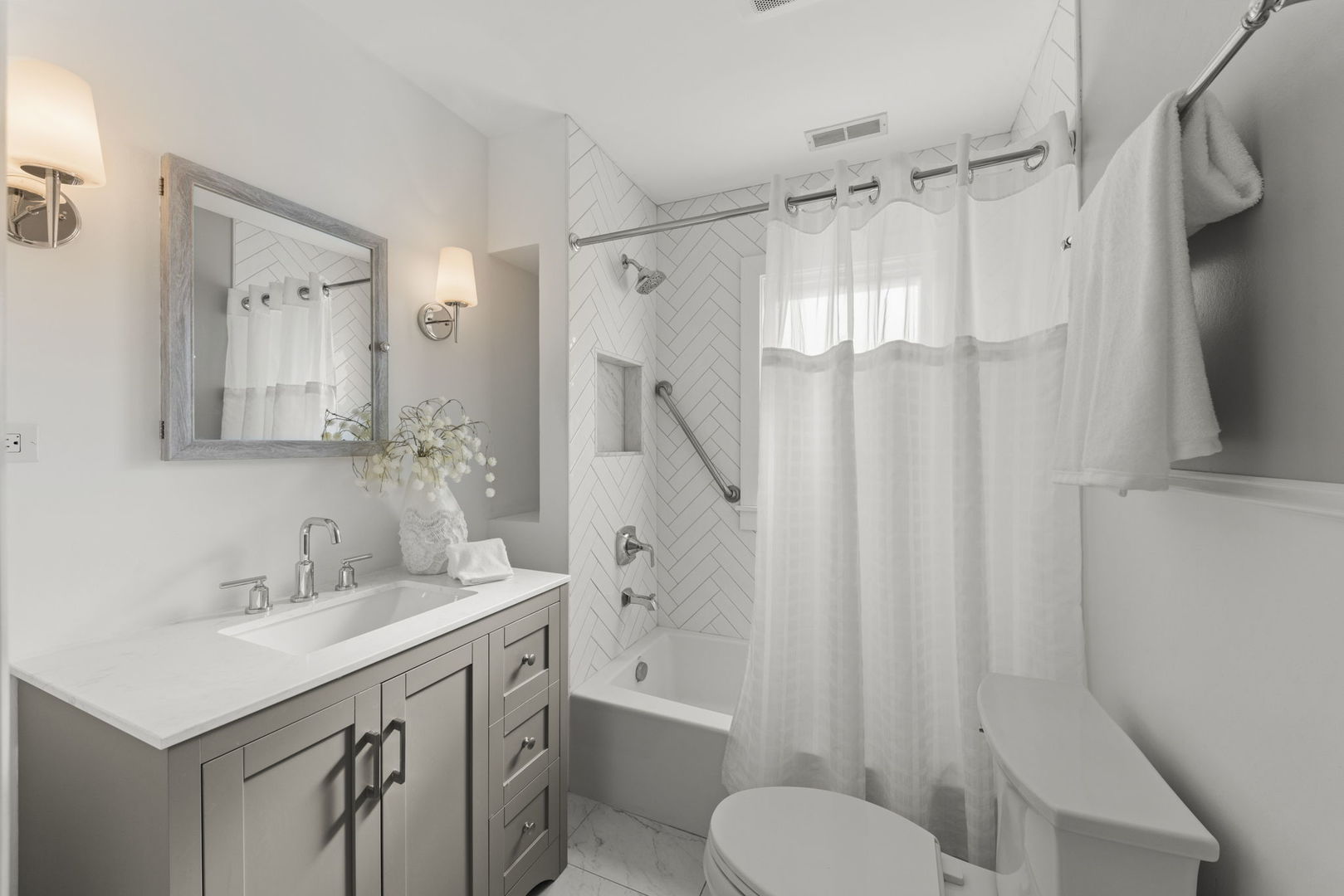 304 S Loomis Street Property Photo 16