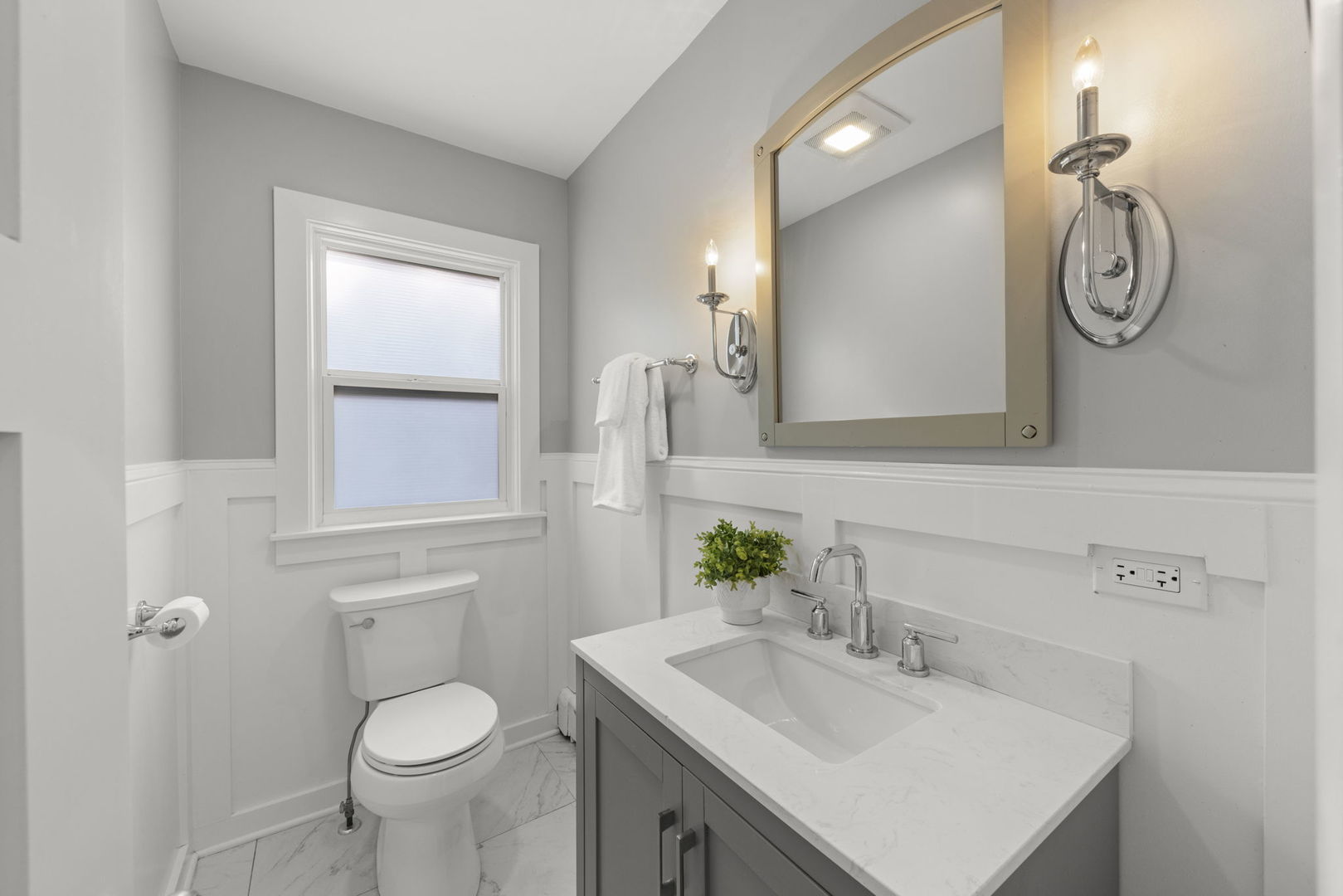 304 S Loomis Street Property Photo 18