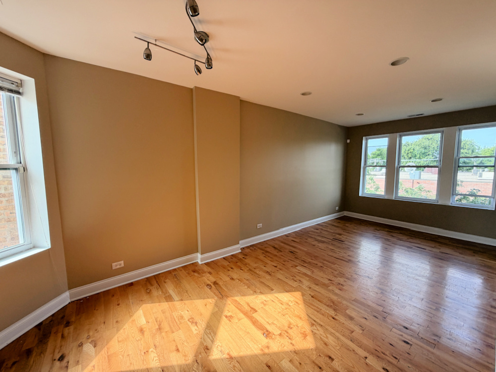 4551 N Pulaski Road 3s Property Photo 2