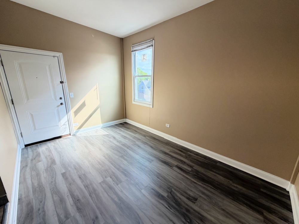 4551 N Pulaski Road 3s Property Photo 4
