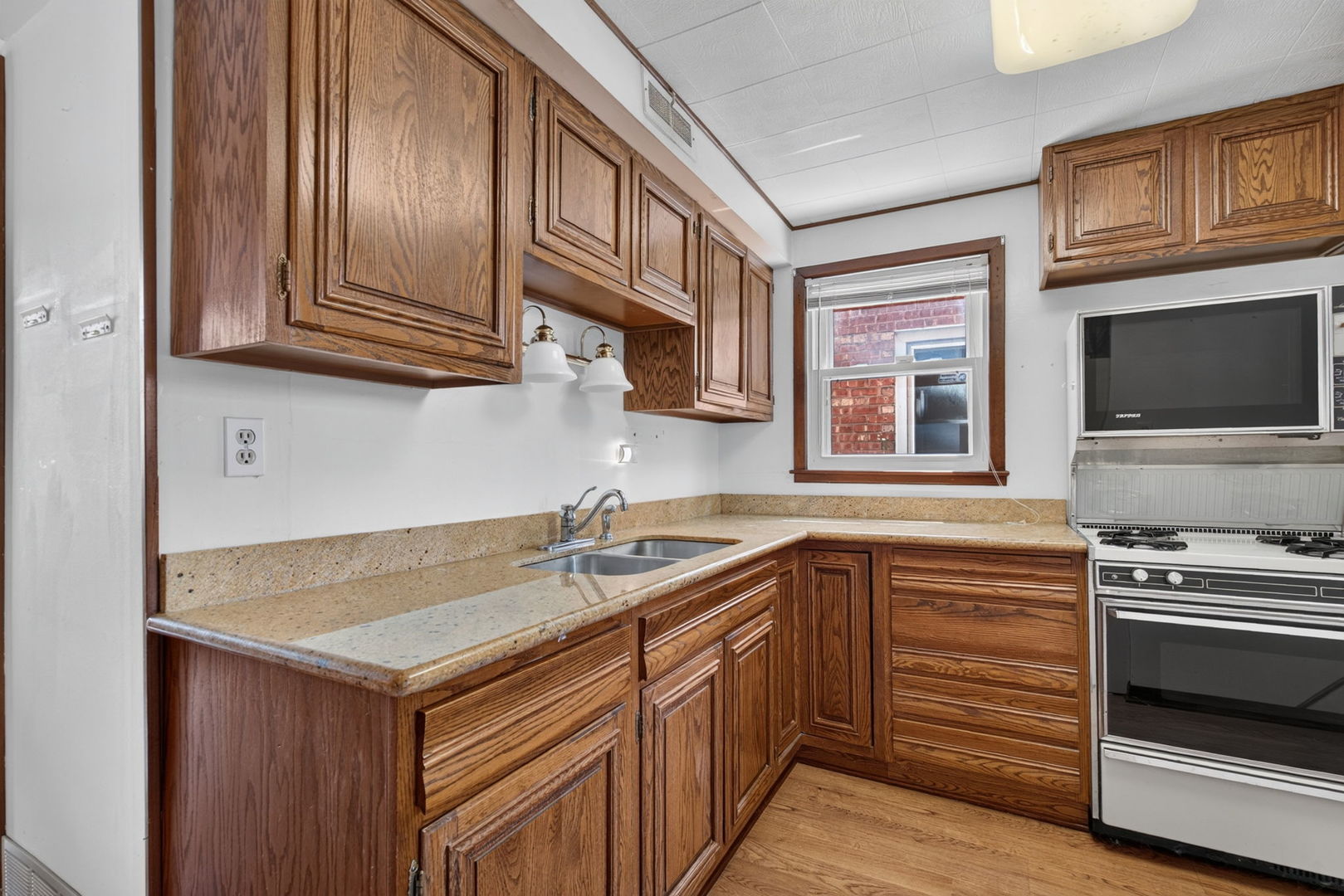 5941 S Parkside Avenue Property Photo 16