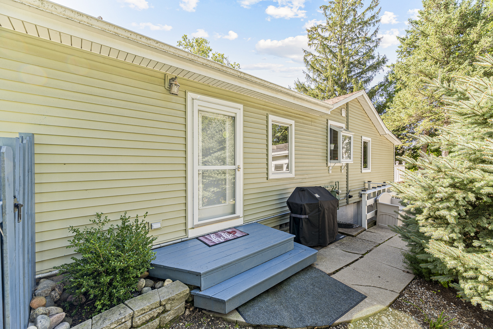31 S Holly Avenue Property Photo 3