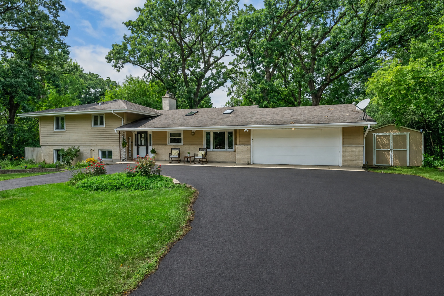 1s660 Winfield Road Property Photo 1