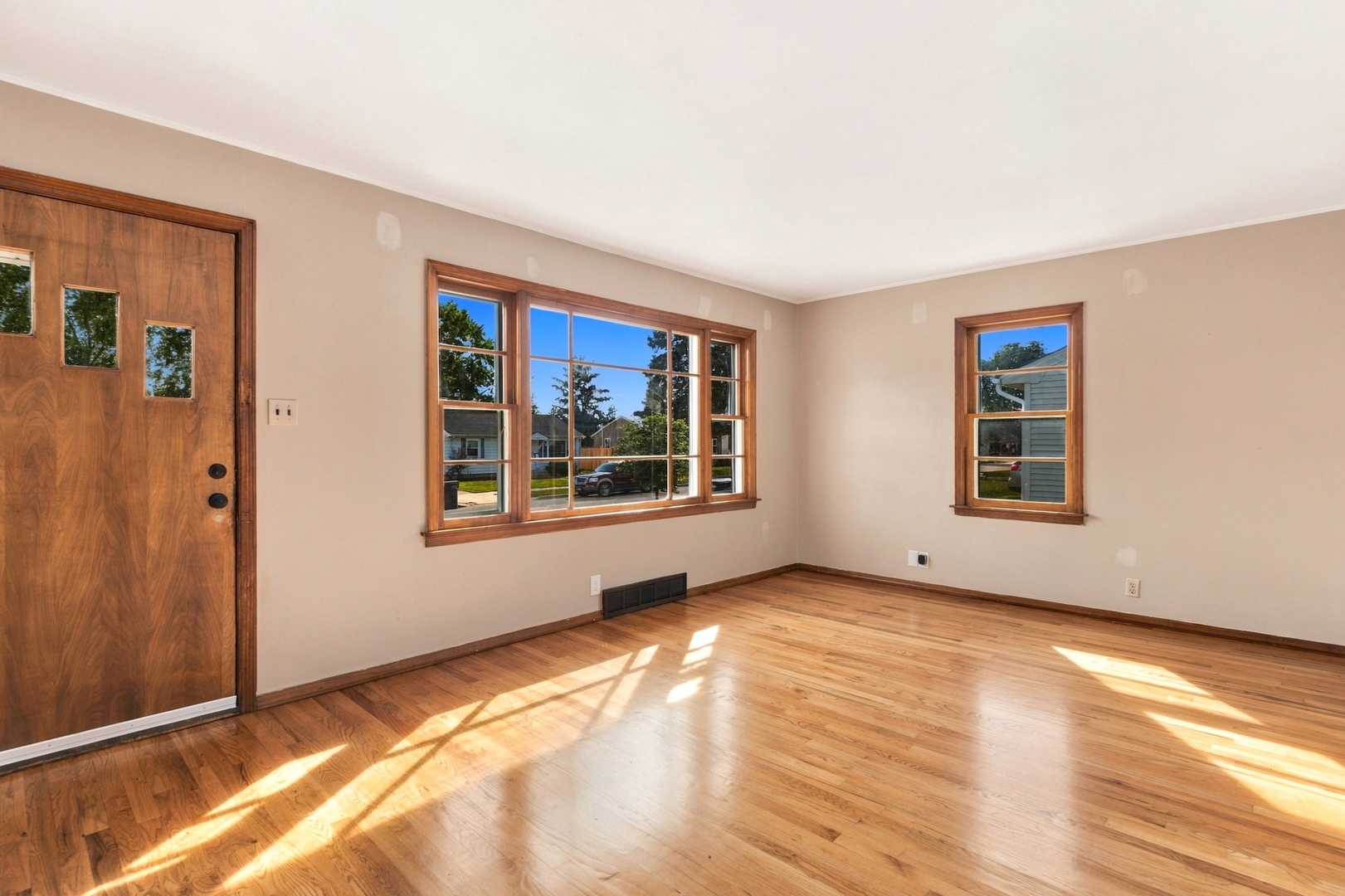 124 Riverside Drive Property Photo 3