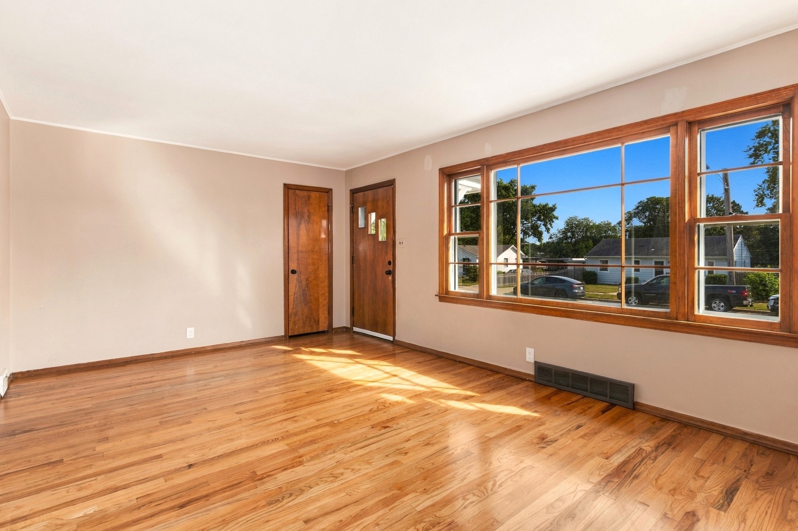 124 Riverside Drive Property Photo 4