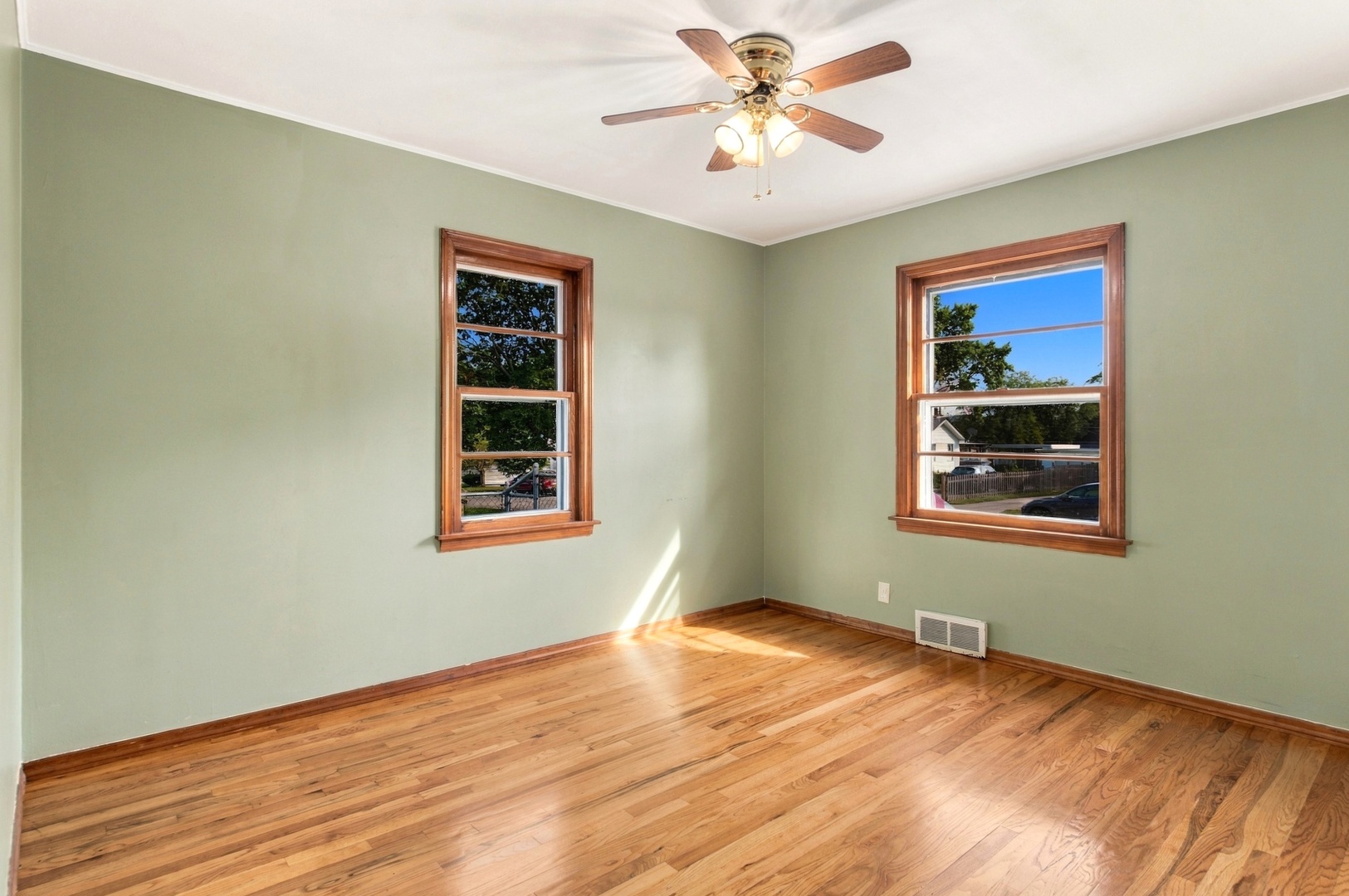 124 Riverside Drive Property Photo 9