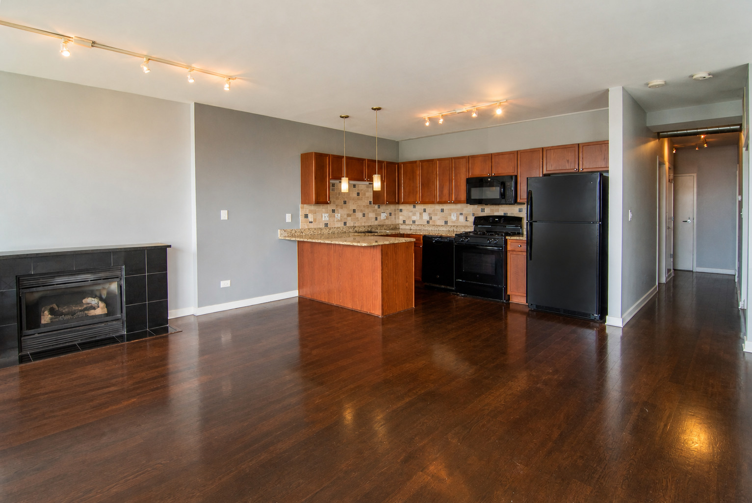 4537 S Drexel Boulevard 604 Property Photo 4