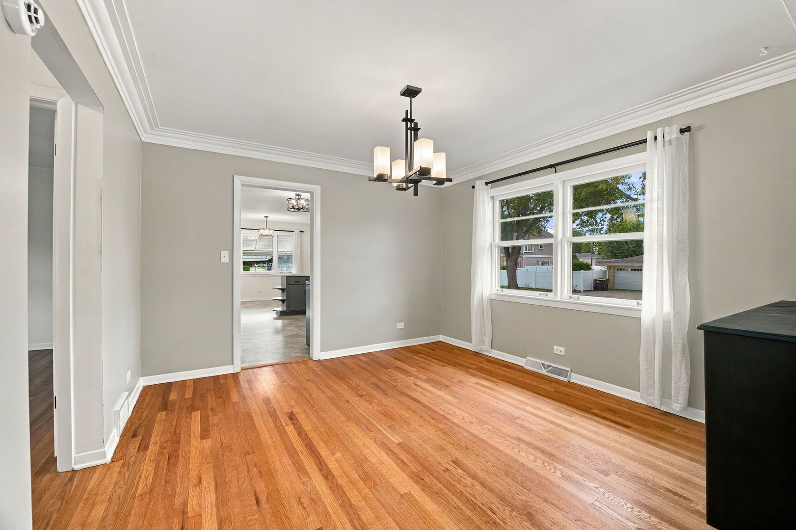 10521 Lavergne Avenue Property Photo 6