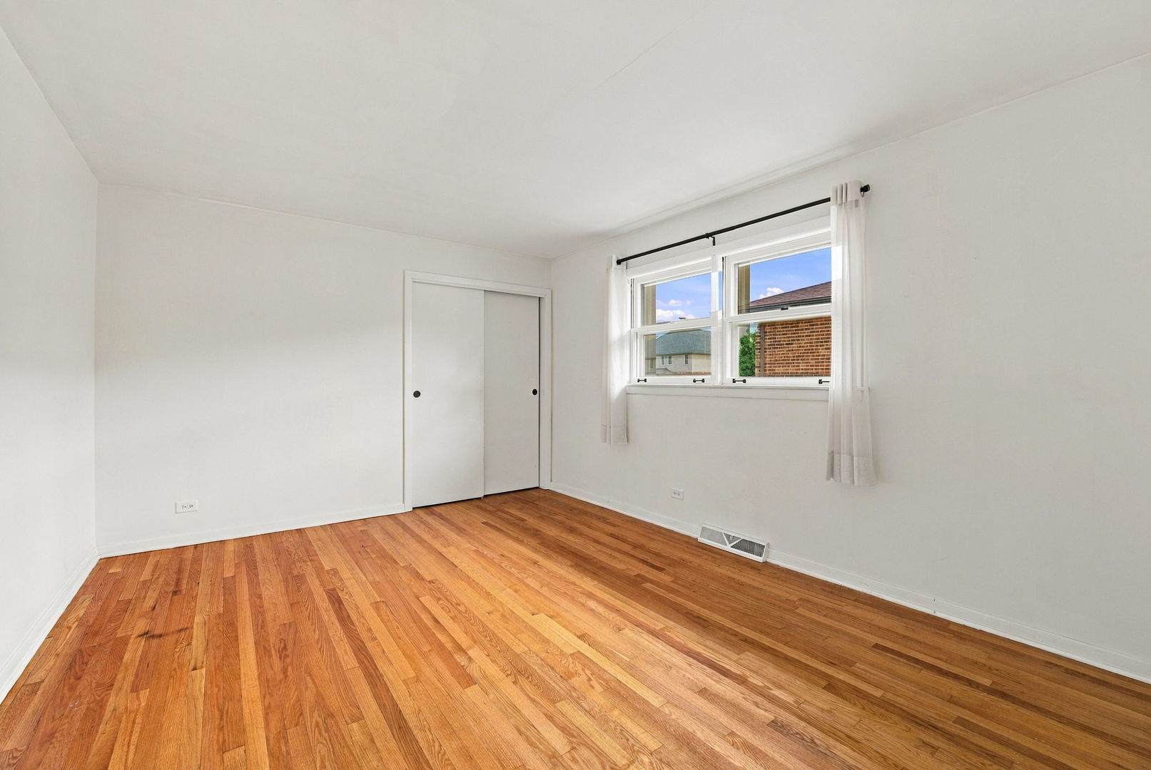 10521 Lavergne Avenue Property Photo 9