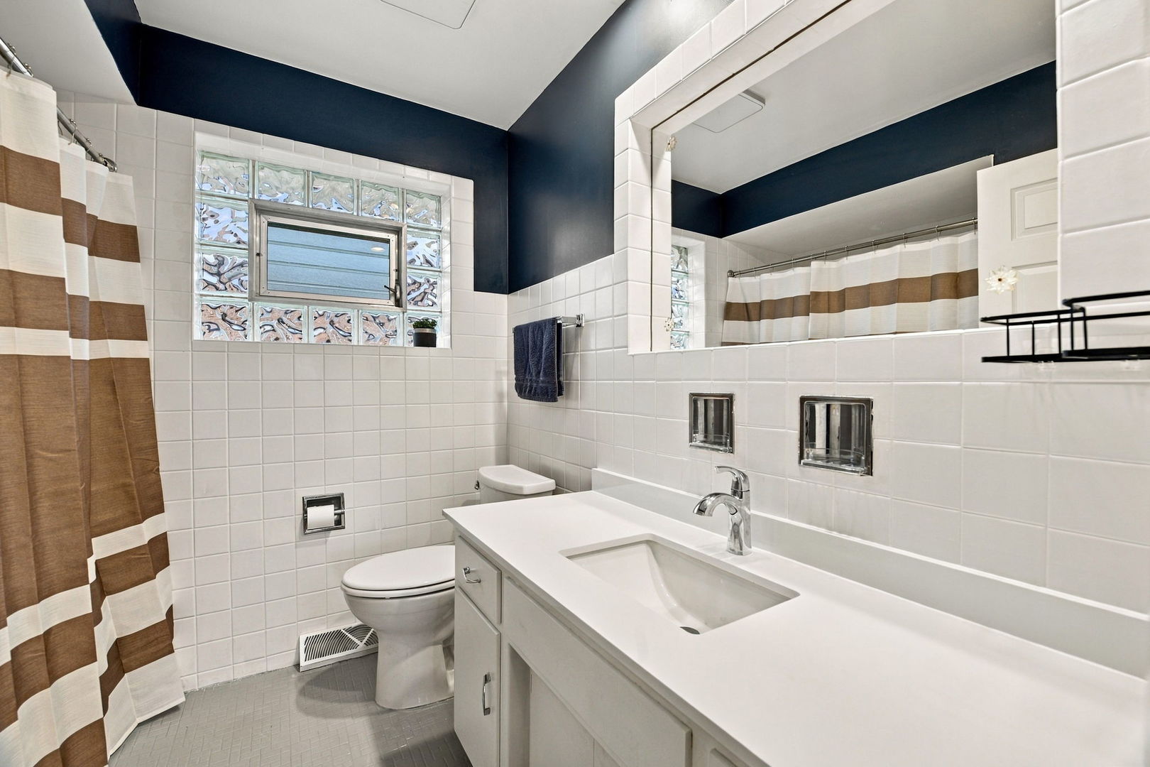 10521 Lavergne Avenue Property Photo 12