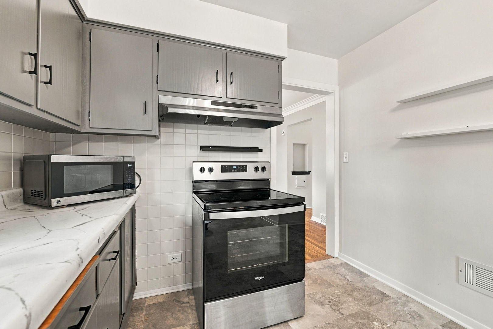10521 Lavergne Avenue Property Photo 15