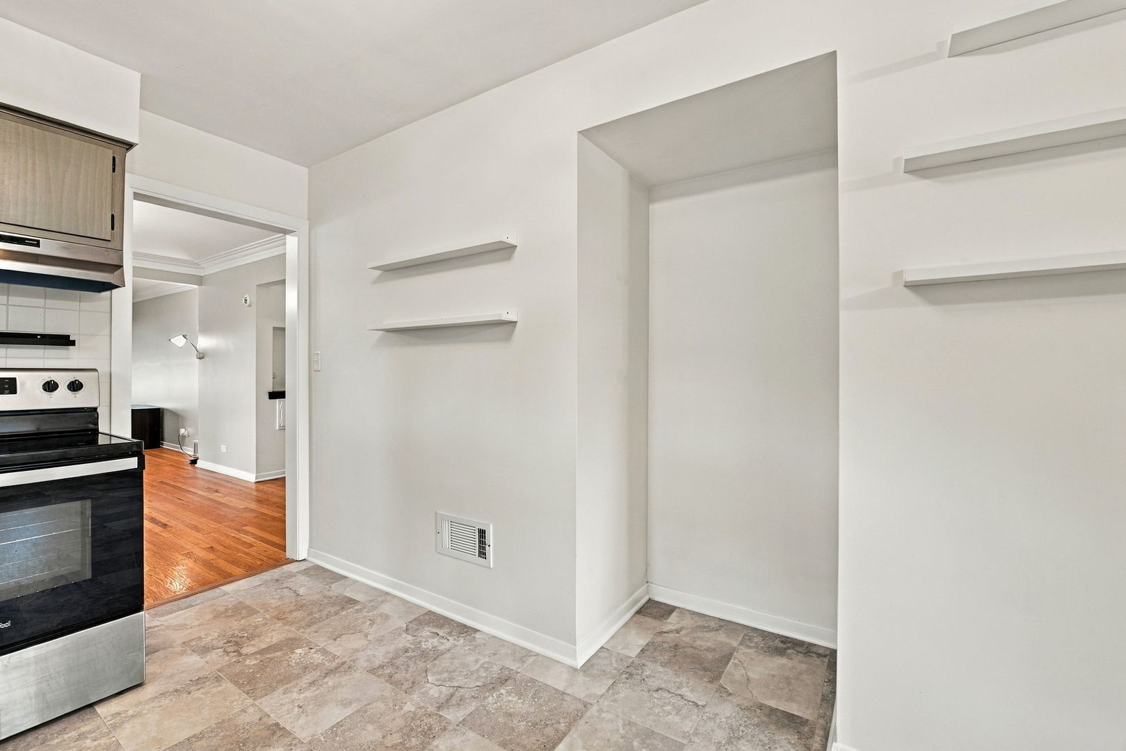 10521 Lavergne Avenue Property Photo 16