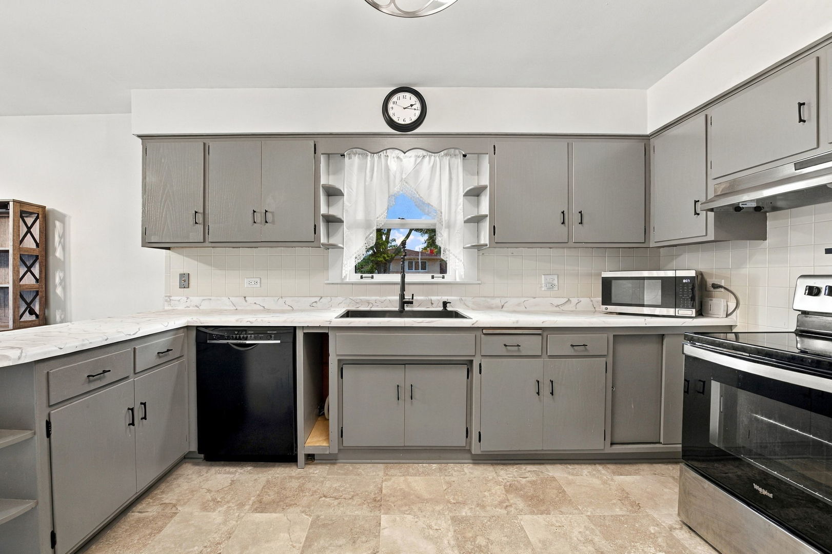 10521 Lavergne Avenue Property Photo 17