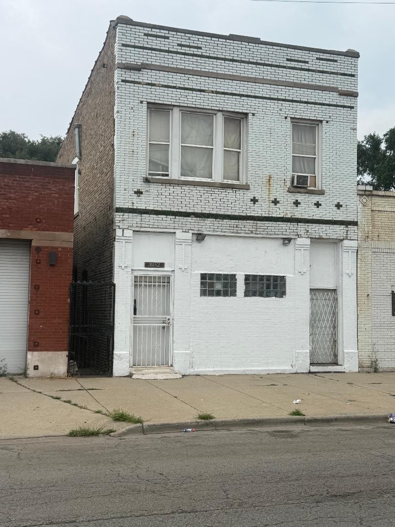 8462 S Commercial Avenue Property Photo 1