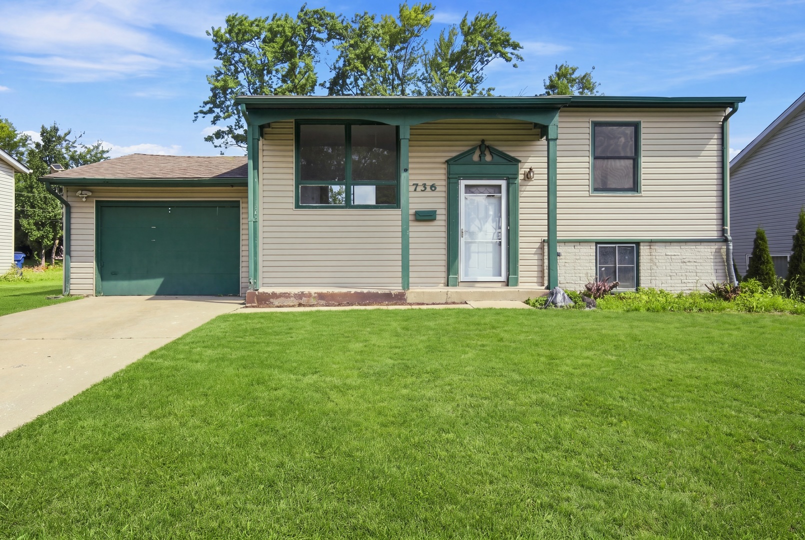 736 Dickens Avenue Property Photo 2