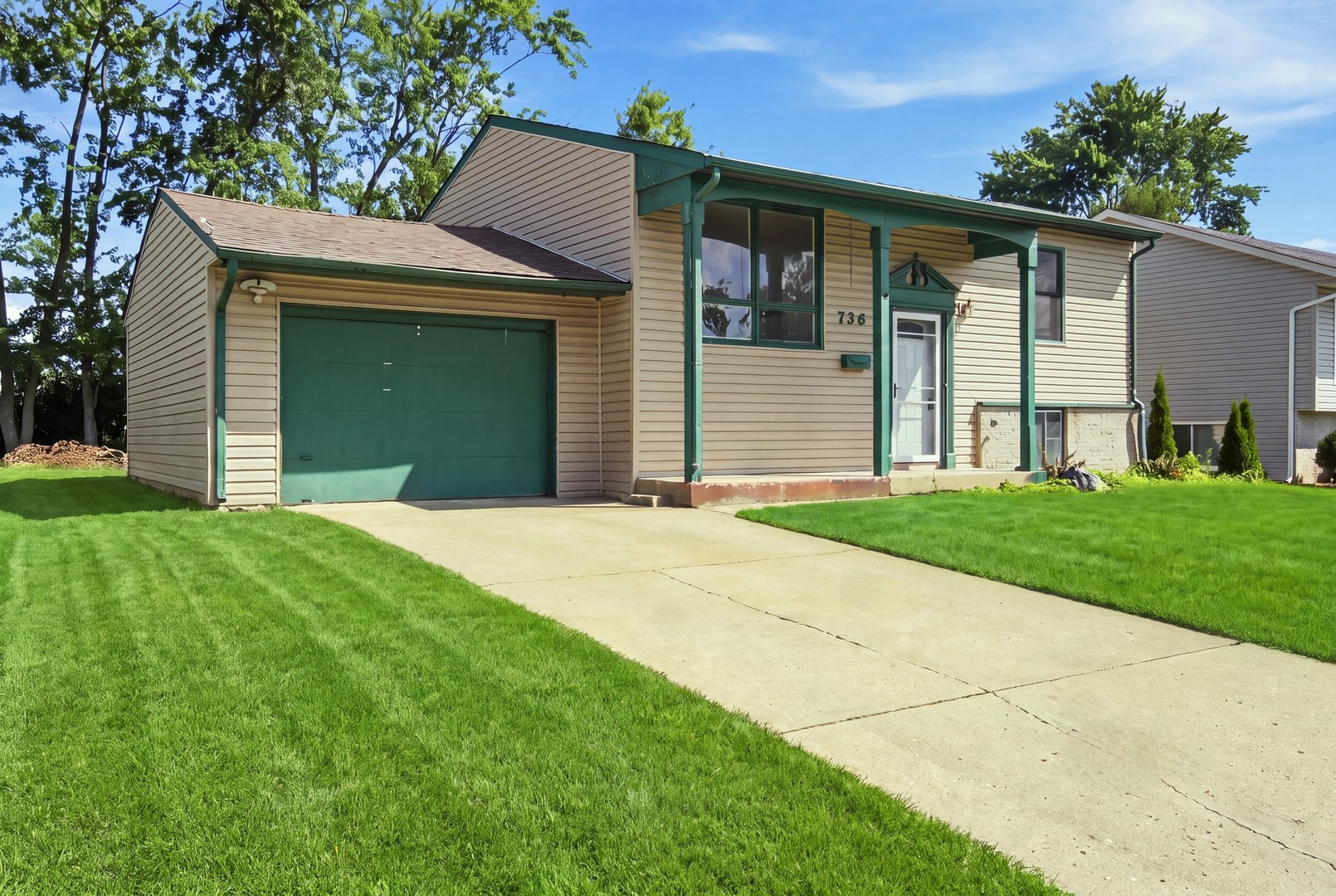 736 Dickens Avenue Property Photo 3