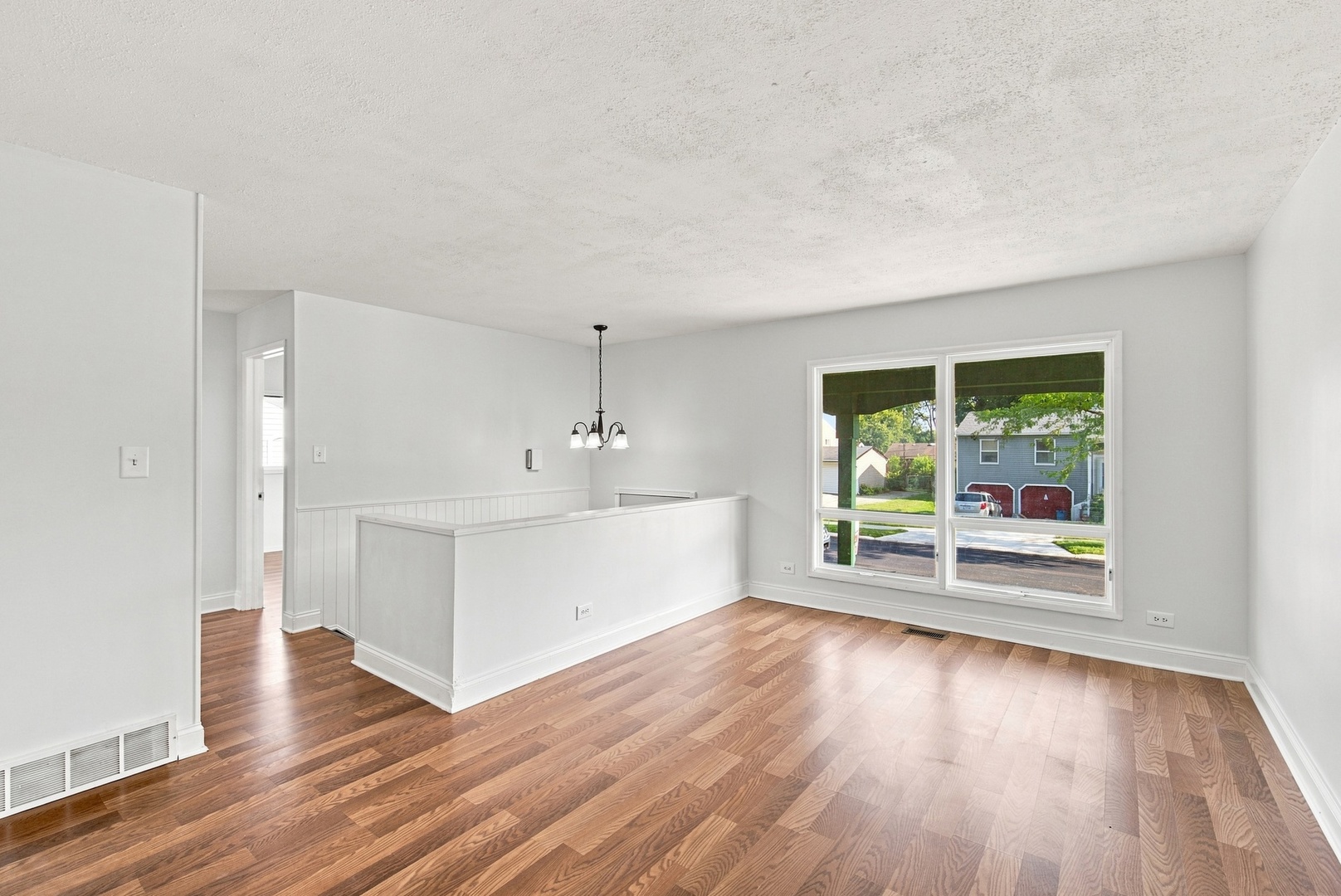 736 Dickens Avenue Property Photo 4