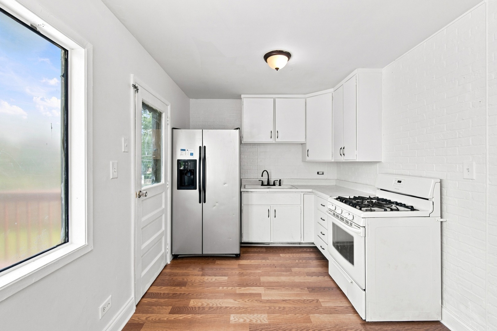 736 Dickens Avenue Property Photo 10