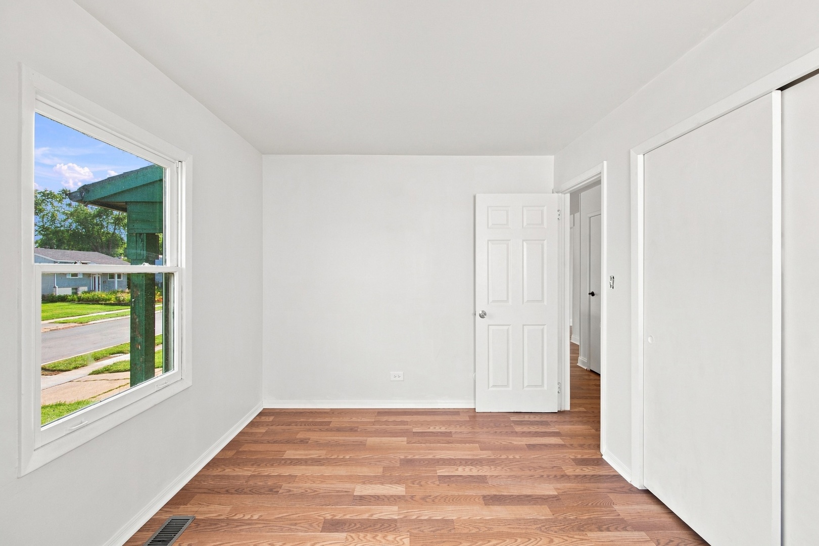736 Dickens Avenue Property Photo 14