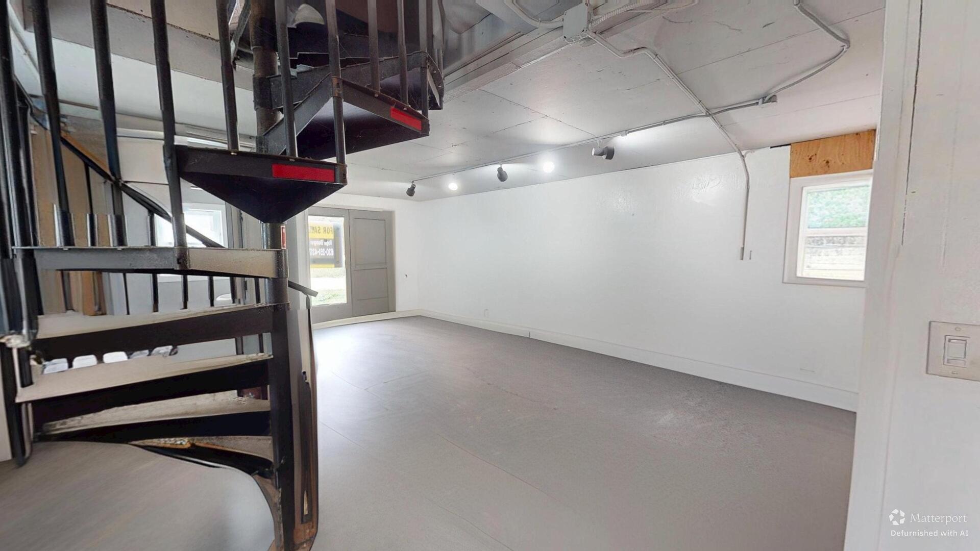 52 N Adams Street Property Photo 17