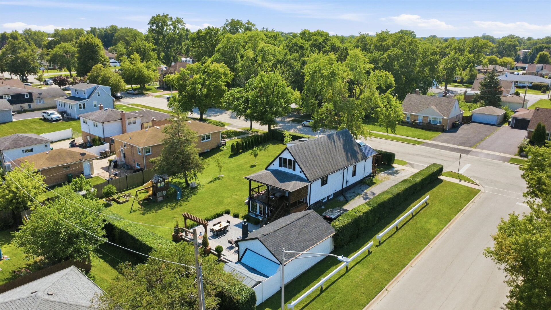 10801 Menard Avenue Property Photo 4