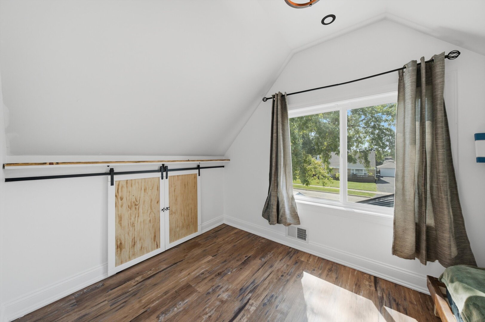 10801 Menard Avenue Property Photo 27