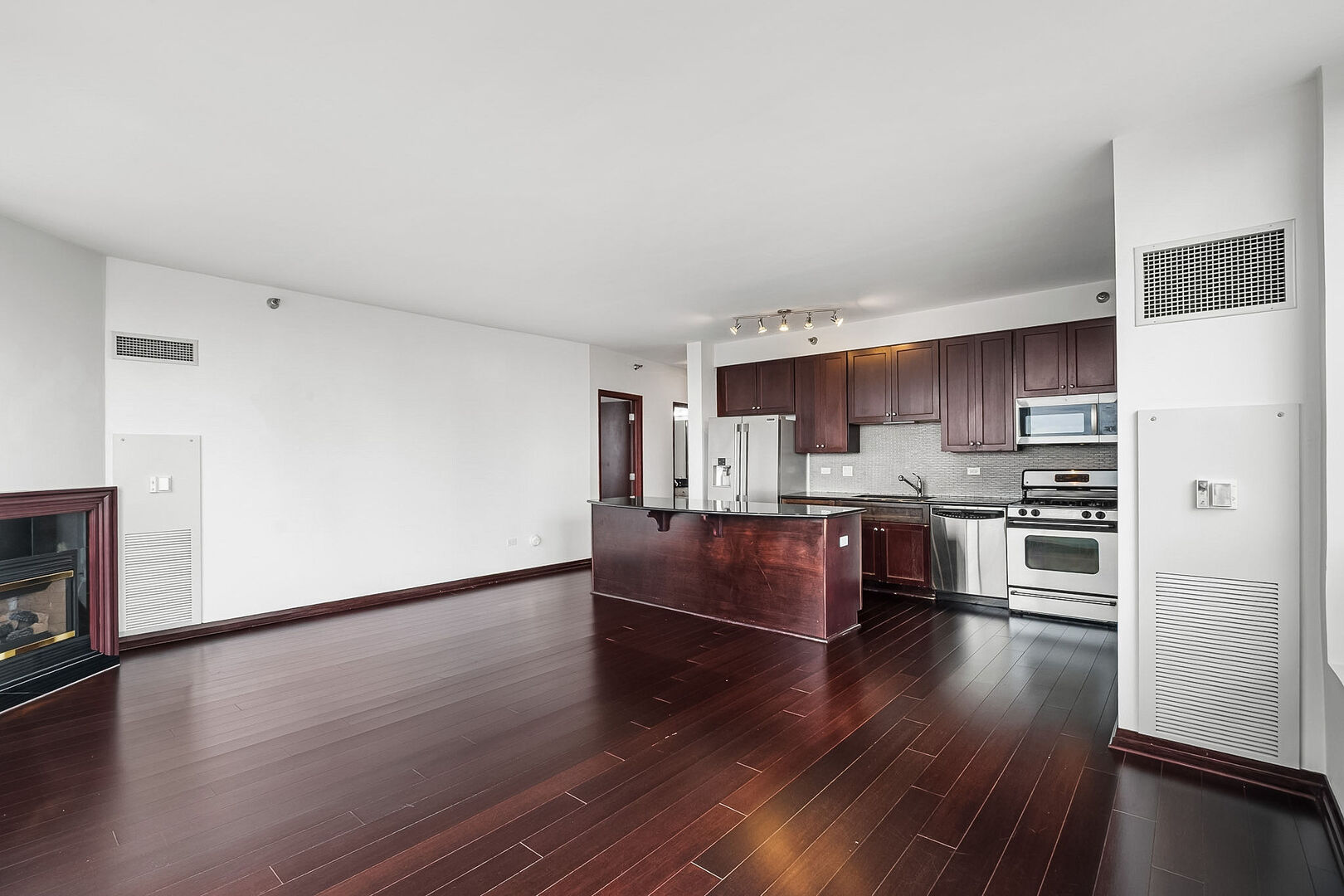 33 W Ontario Street 42es Property Photo 3