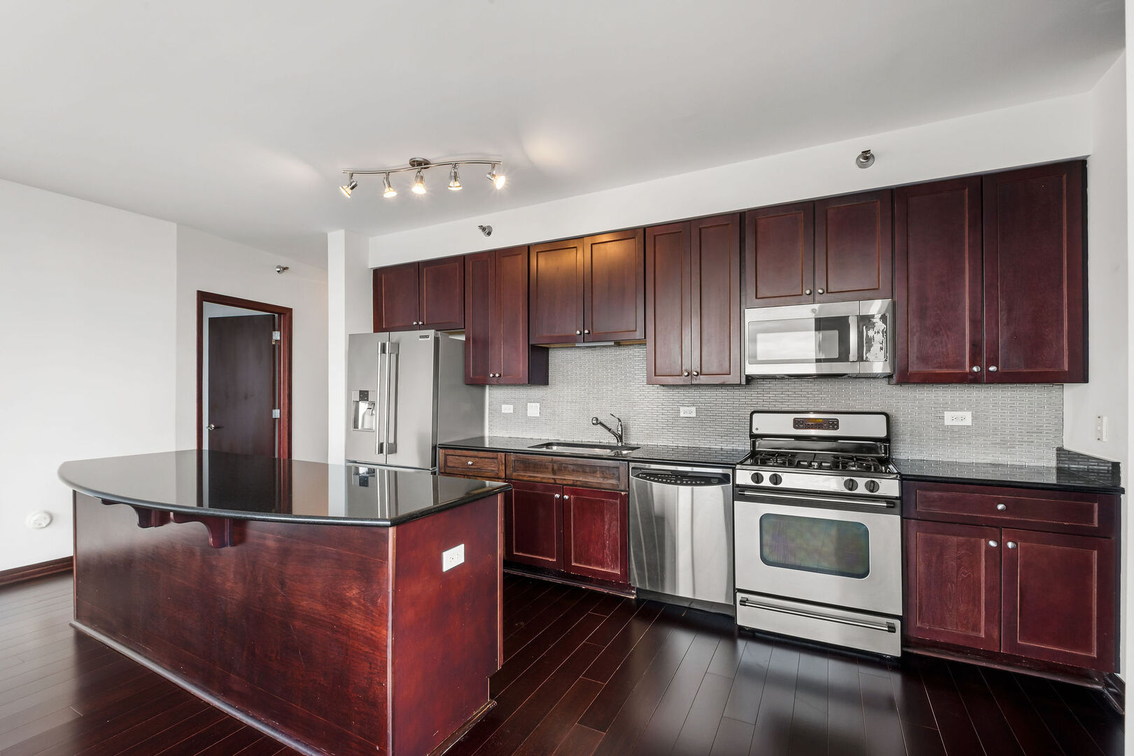 33 W Ontario Street 42es Property Photo 4