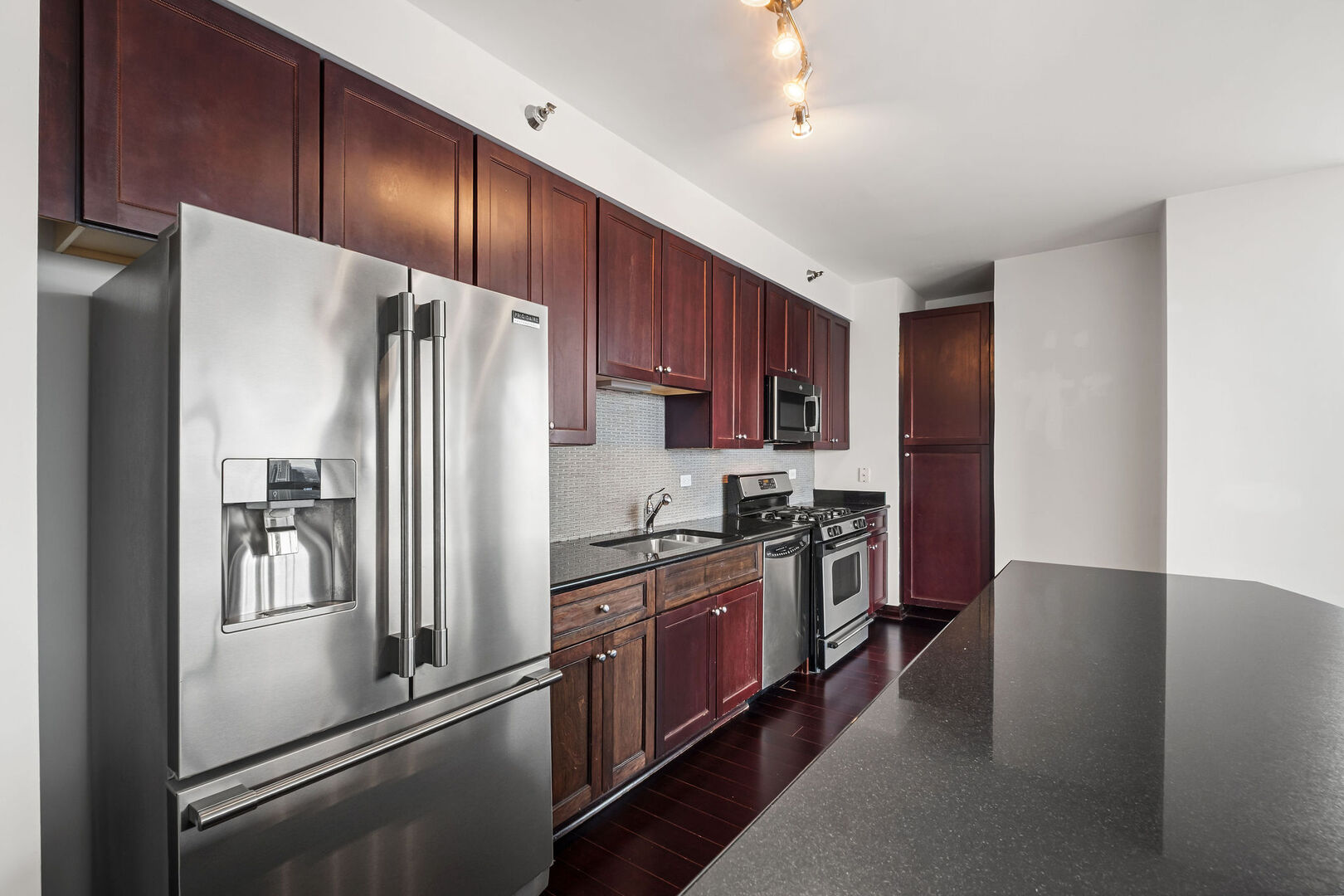 33 W Ontario Street 42es Property Photo 5