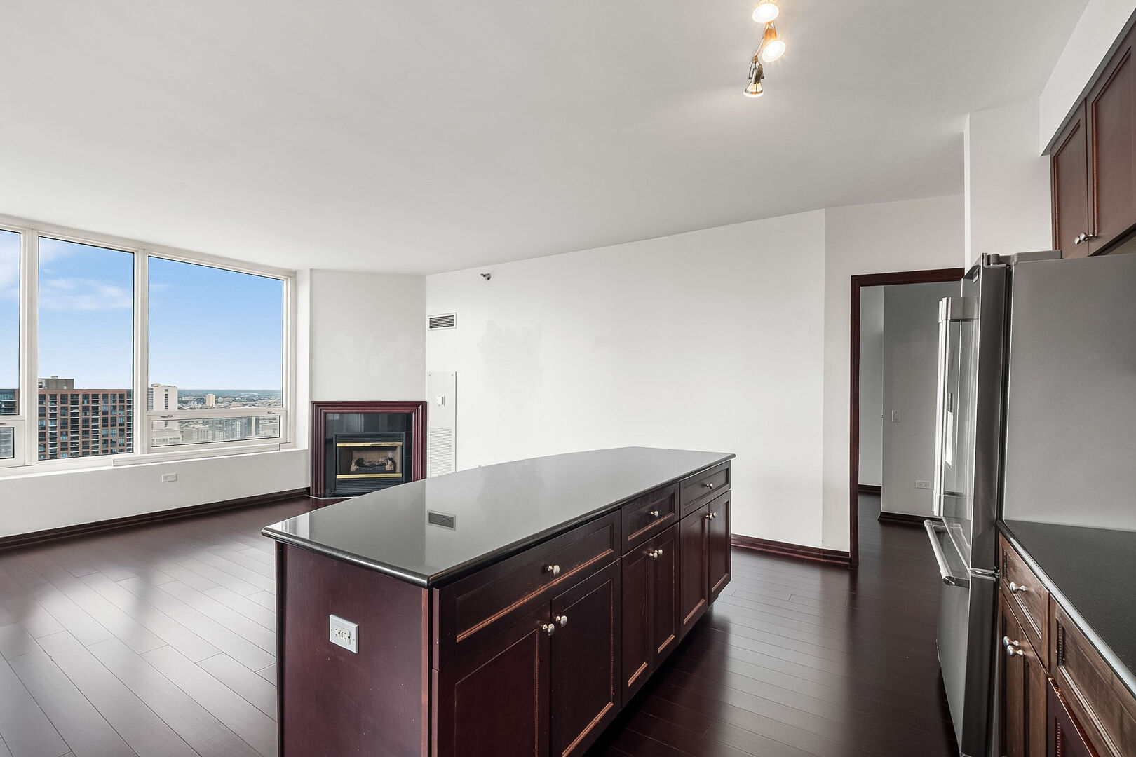 33 W Ontario Street 42es Property Photo 6