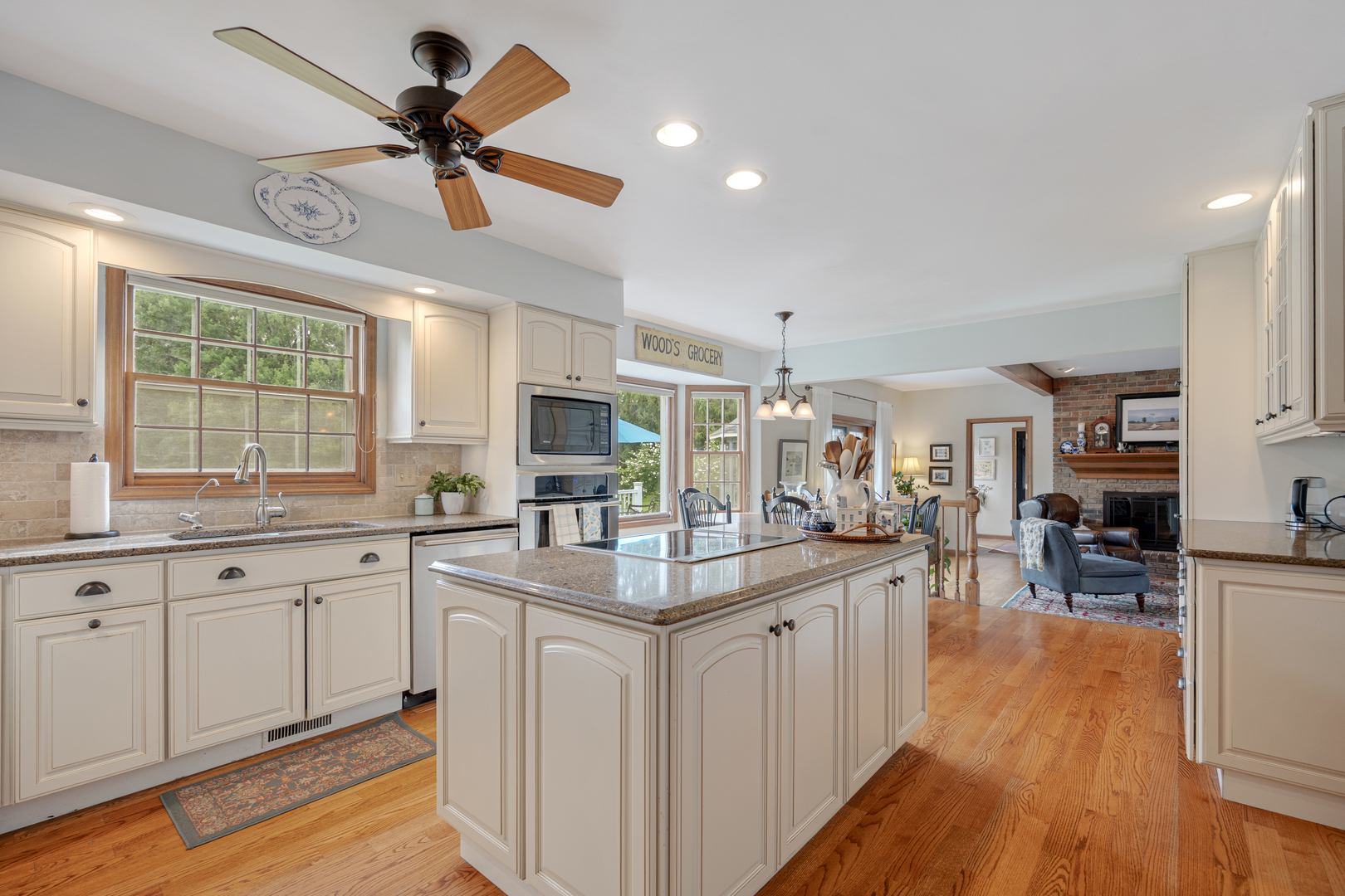6214 N Wyndwood Drive Property Photo 12